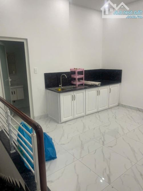 Cần bán nhà mặt tiền P10, gần Hồ Xuân Hương , tp Đà Lạt. 98,75m².  4tang, 10p, 14ty - 3