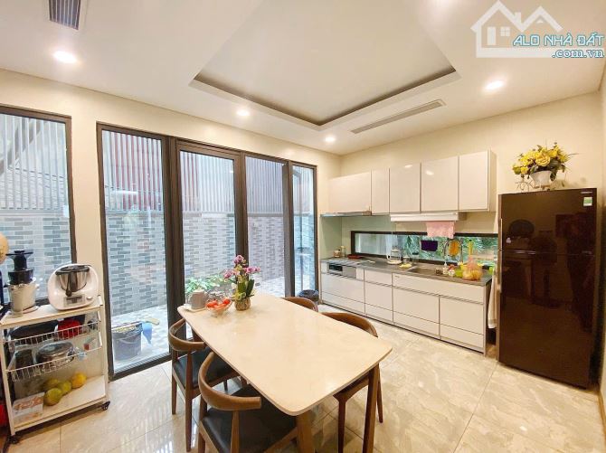 Cho thuê nhà liền kề 671 Hoàng hoa thám, ba đình 130m2x5T, thang máy Full nội thất - 4