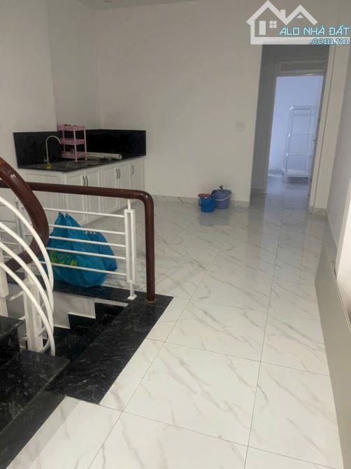 Cần bán nhà mặt tiền P10, gần Hồ Xuân Hương , tp Đà Lạt. 98,75m².  4tang, 10p, 14ty - 4