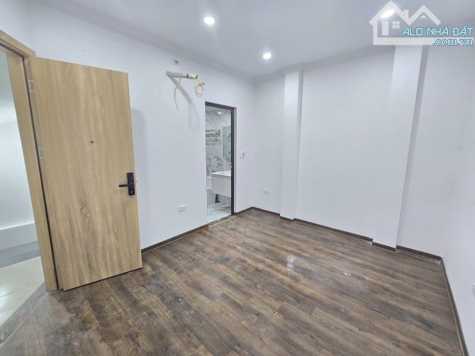 Nhà cực đệp ở luôn Lê Văn Lương Cầu Giấy. DT50m, 6 tầng 2 ngủ, MT5m Giá 20 tỷ Ngõ ô tô - 5