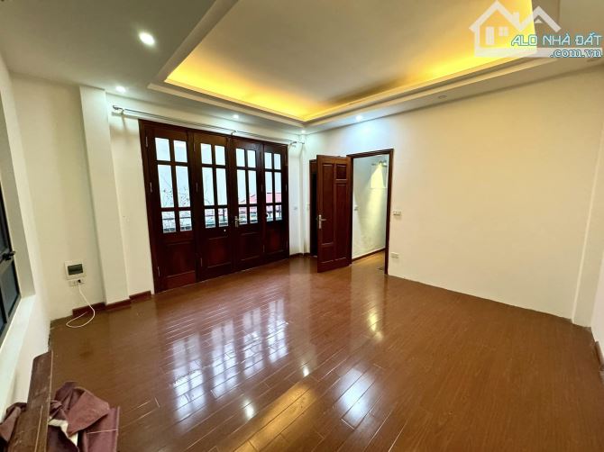 BÁN NHÀ ĐƯỜNG VƯƠNG THỪA VŨ, NGÃ TƯ SỞ. 40M2 - 5 TẦNG. GARA Ô TÔ. KINH DOANH. - 5