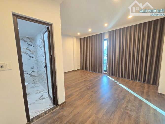 Nhà cực đệp ở luôn Lê Văn Lương Cầu Giấy. DT50m, 6 tầng 2 ngủ, MT5m Giá 20 tỷ Ngõ ô tô - 6