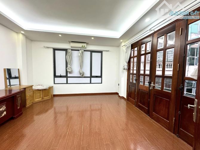 BÁN NHÀ ĐƯỜNG VƯƠNG THỪA VŨ, NGÃ TƯ SỞ. 40M2 - 5 TẦNG. GARA Ô TÔ. KINH DOANH. - 6