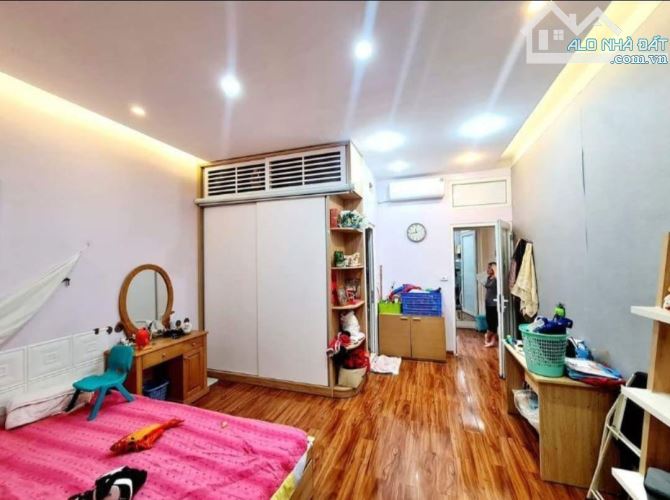 BÁN NHÀ MẶT ĐƯỜNG KHƯƠNG TRUNG. 70M2 - 4 TẦNG, KINH DOANH, VỈA HÈ RỘNG. - 6