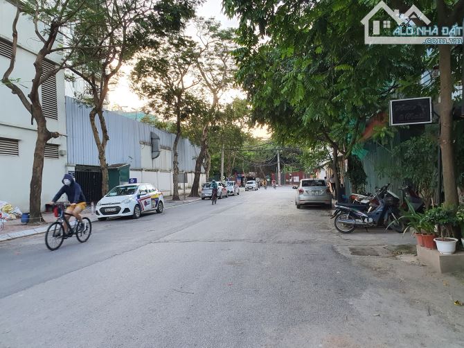 Bán Gấp Tòa Nhà 6 tầng Kinh Doanh Homestay Phố Đặng Thai Mai, Tây Hồ: 82m2, Giá 22 tỷ