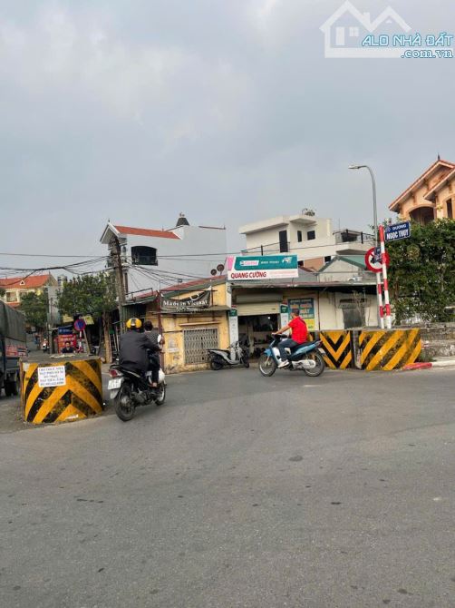 MẶT PHỐ Ô TÔ TRÁNH, VỈA HÈ, KINH DOANH SẦM UẤT- GIÁ BÈO-KHU VỰC PHÁT TRIỂN  TỪNG NGÀY-ĐẦU