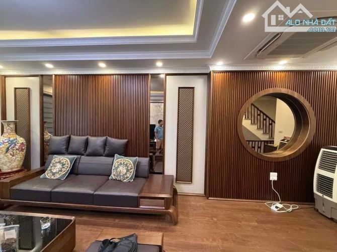 Bán nhà Nguyễn Sơn, Quận Long Biên 56.8m2, 5 tầng, 9.25 tỷ, khu phân lô