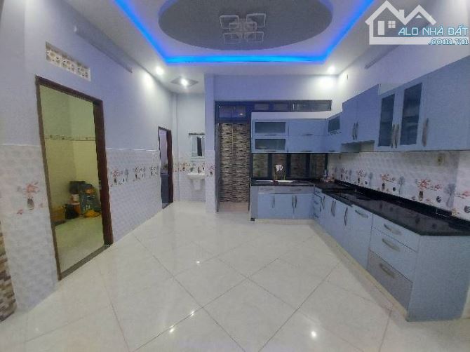 Nhà Mặt Tiền, 120m2, 3 Tầng, Bề Ngang Lớn 6,5M, Kế Chợ Gò Vấp, Chỉ 10 Tỷ