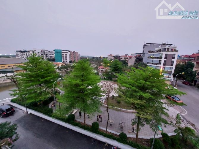 VIEW HỒ, CÔNG VIÊN, PHỐ LÂM HẠ, LONG BIÊN, DT 80 M, GIÁ 27 TỶ 8, KD SẦM UẤT, VỈA HÈ RỘNG