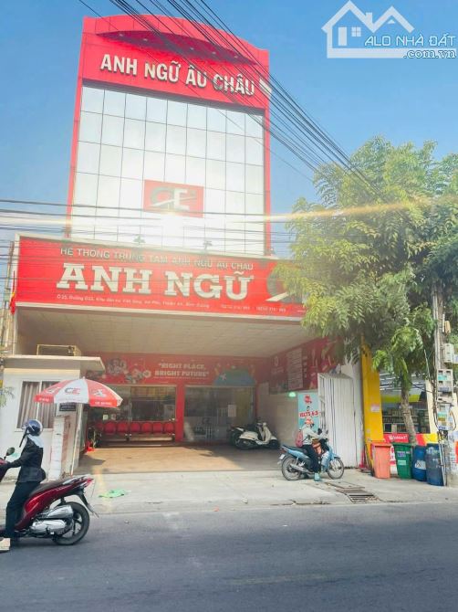 BÁN TOÀ NHÀ DT 300M2 NGAY KDC VIỆT SING CHO THUÊ 65TR/TH, GIÁ CHỈ 17,8 TI