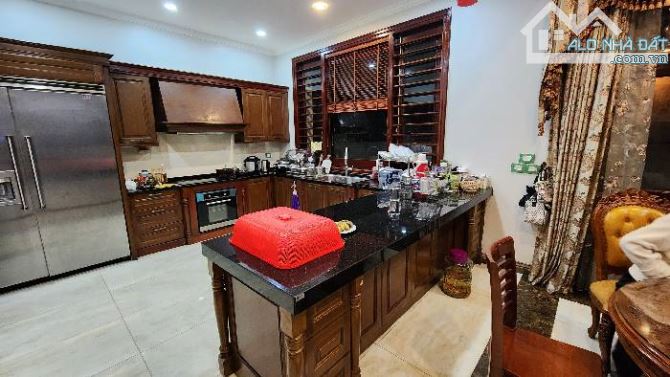 Bán Biệt Thự 5.2ha Yên Hòa DT 310m2, Mặt tiền 18m - 4 Ô tô tránh - Giá 109 tỷ - 11