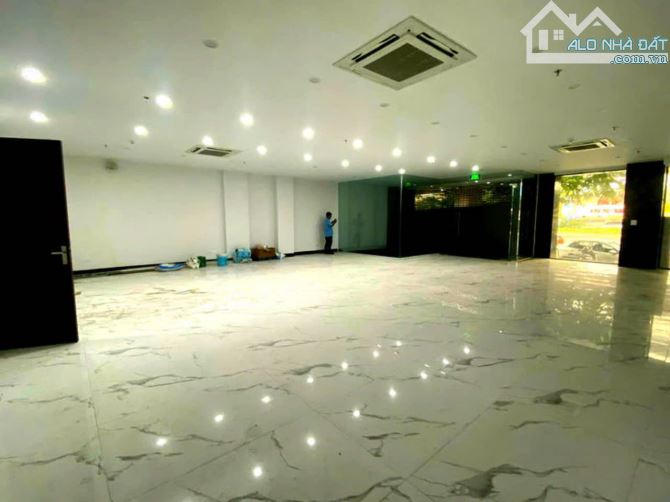 Bán tòa nhà sát mặt đường Lê Văn Lương, Thanh xuân, căn góc KD 120m2, 8T giá 83,5 tỷ, HIẾM - 1