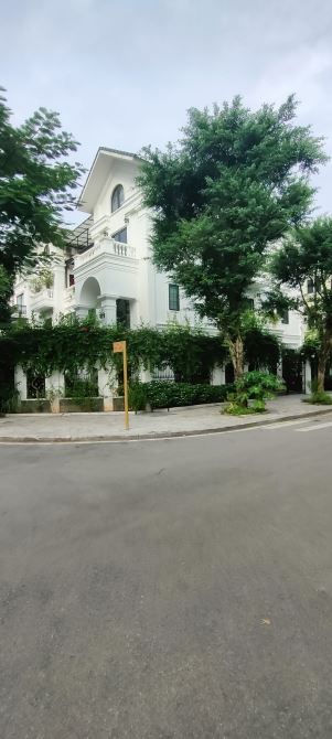 Cho thuê nhà KĐT Nam Trung Yên, Cầu Giấy, DT 170m2 4 tầng, 1hầm, MT 13m, ô tô đỗ cửa - 1