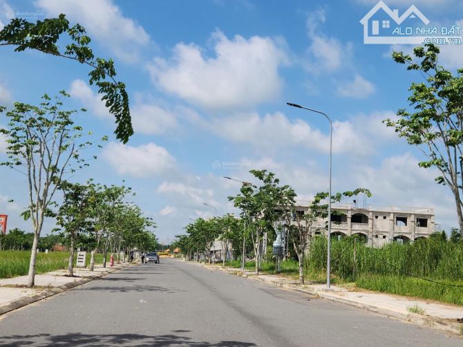 Chính chủ cần bán nền dự án Hưng Long Residence giá 799tr đối diện sân golf West Lakes - 1