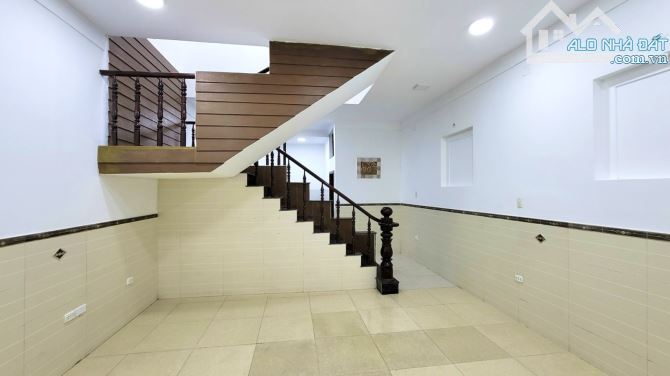 3.4TỶ- NHÀ 2 TẦNG 50M2 HẼM NGUYỄN ẢNH THỦ- CÁCH ĐƯỜNG XE TẢI 50M, NHÀ MỚI VÀO Ở NGAY - 1