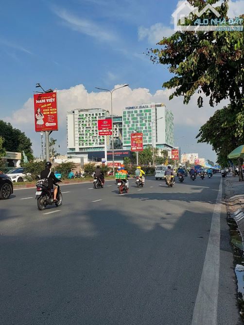 Mặt Tiền Cộng Hòa ngay Lotte Mart. DT: 4x20m, 5 tầng thang máy ốp kính giá 27.5 tỷ - 1