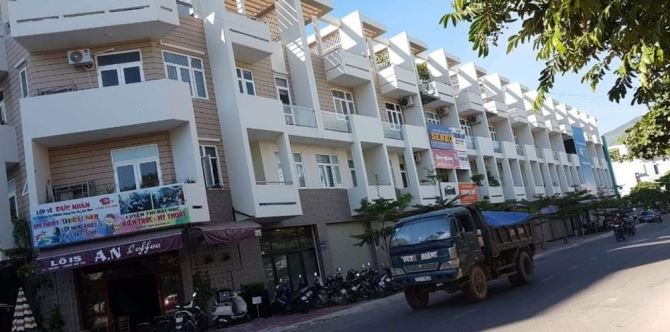Cần vốn làm ăn kinh doanh hàng tết gia chủ gửi bán lô góc 3 mặt tiền dt sổ đỏ 197m ngang 1 - 1