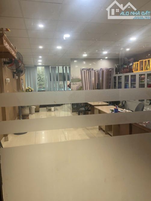 SIÊU RẺ DUY NHẤT TẠI NGUYỄN KHÁNH TOÀN, CHO THUÊ VP 11 TRIỆU VND, 60 M2 FULL ĐỒ THOÁNG SẠC - 1