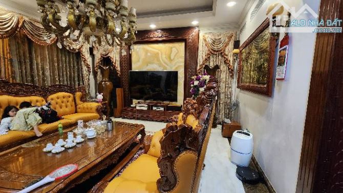 Bán Biệt Thự 5.2ha Yên Hòa DT 310m2, Mặt tiền 18m - 4 Ô tô tránh - Giá 109 tỷ - 12