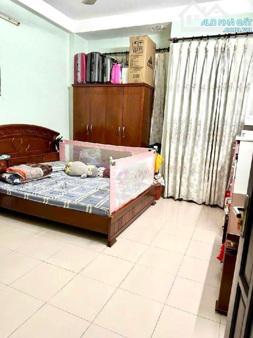 Bán  nhà 4 tầng, 26m2, hẻm  thông, gần ĐH Kinh Tế  Tri Phương,Quận 10, nhỉnh  4 tỷ - 2