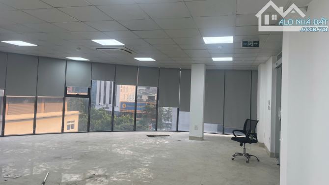 sàn văn phòng mỹ đình vị trí đẹp ô góc giá rẻ 125m2 có đầy đủ điều hòa bàn ghế - 2