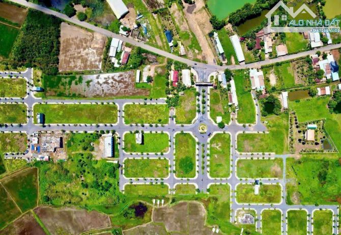 Góc 2 mặt tiền đường nhựa to 24m đối diện với trung tâm thương mại và trường học cưc đẹp. - 2