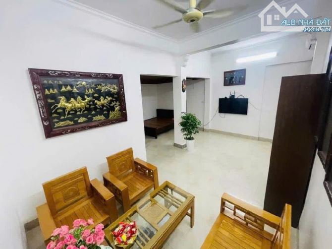 Bán nhà Hồ Tùng Mậu 35m 6.3 tỷ lô góc 3 thoáng cách đường oto tránh 10m