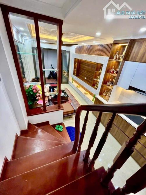 Bán nhà  phố Hồ Tùng Mậu ,30m2 , 6 tầng ,cách ô tô 10m,  lô góc 03 thoáng  giá 6,3 tỷ - 3