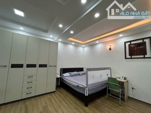 Bán nhà Phố Kim Mã - 55m2 - 9.2m MT - SỔ VUÔNG - THANG MÁY - Ở LUÔN - DÂN XÂY - 5