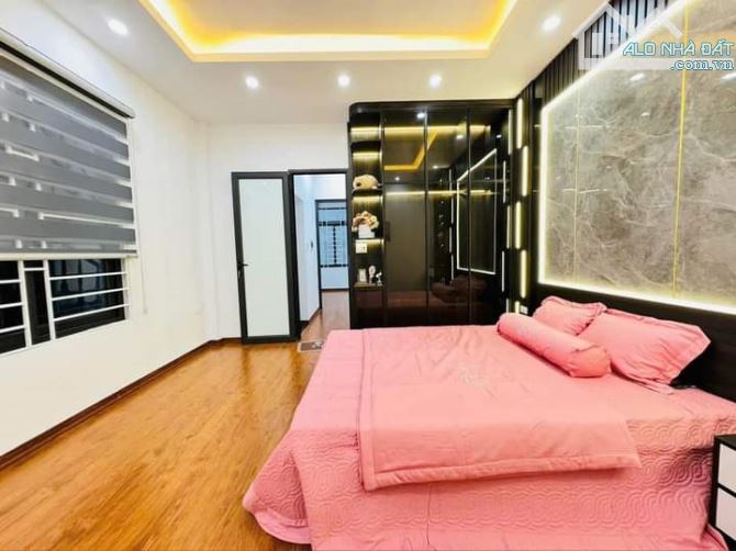 Vip! Phố  Nguyễn Trãi, lô góc 3 mặt thoáng,mới full nội thất ,dt 50m*5t, mt 4m - 5