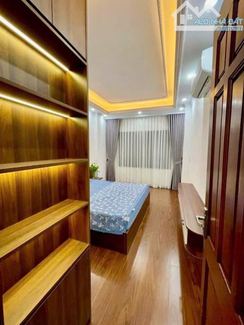 Bán nhà  phố Hồ Tùng Mậu ,30m2 , 6 tầng ,cách ô tô 10m,  lô góc 03 thoáng  giá 6,3 tỷ - 6