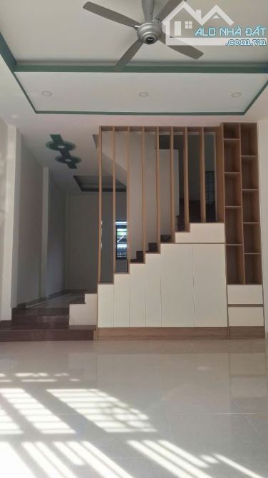 Bán nhà hẻm xe hơi Huỳnh Tấn Phát. Dt 50m2. 3 tầng. St. Giá 4tỷ 950tr - 8