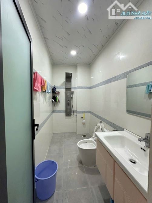 Bán nhà TRung Tâm Phường Trường Thọ Thủ Đức, 3Lầu, 150m2, đường nhựa 6m, Oto đậu trong sân - 9