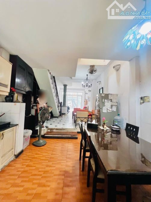 XE HƠI THÔNG , HỒNG BÀNG P1 Q11 , 65M2 , 7c Vô Nhà , CHỈ 7.x TỶ - 9