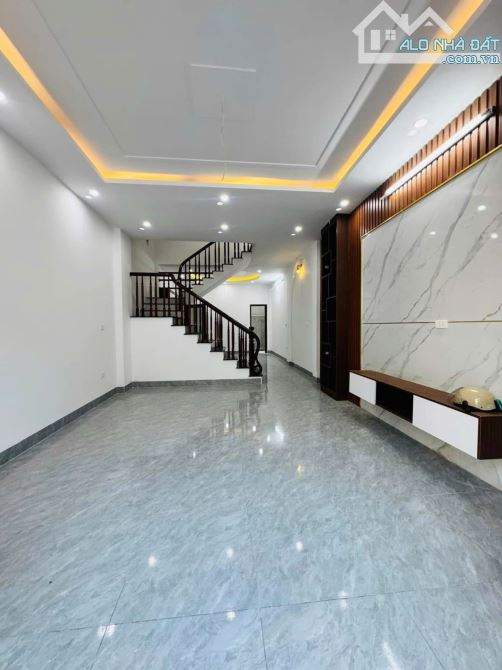 Bán nhà Sơn Đồng, gần Đại Lộ Thăng Long 42M 4 Tầng, 4 ngủ, ô tô đỗ sát nhà