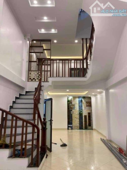 Bán nhà mới Di Trạch, Phố Nhổn 38M 5 Tầng, 5 phòng, gác lửng, 50m ra đường ô tô