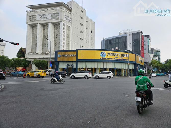 Siêu hiếm Góc 2 MT Nguyễn Văn Trỗi & Huỳnh Văn Bánh. DT=23x55m=1.060m2. CTXD=14 Tầng.