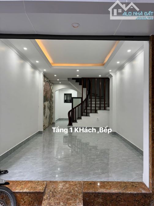 Cần bán gấp nhà phố Trần Thái Tông 40m2, 5T, ngõ thông,ô tô kinh doanh