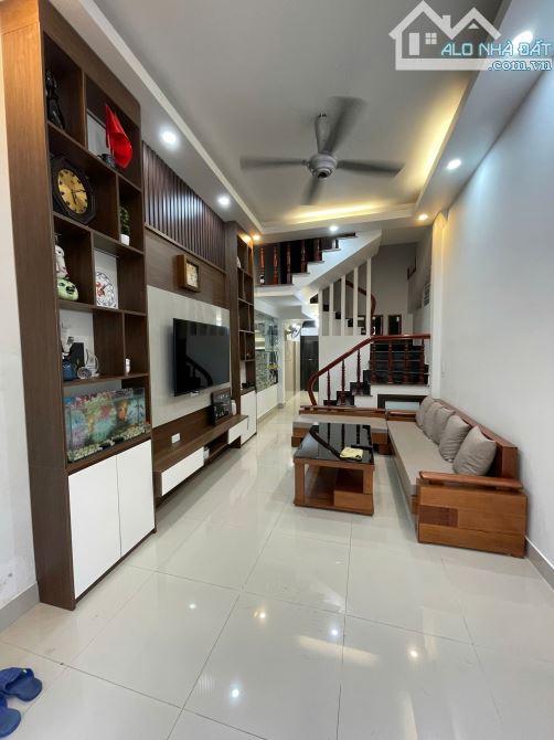 Cho thuê nhà tuyến 2 văn cao , 50M2, 3 TẦNG 3 NGỦ FULL 8TRIỆU