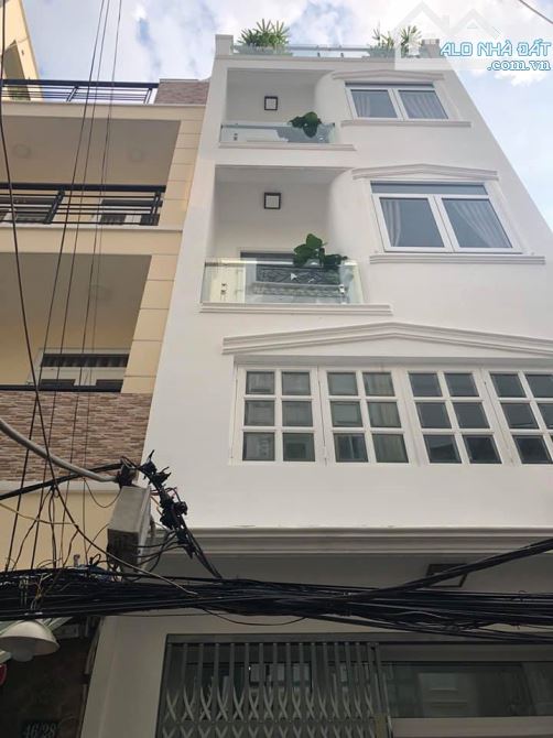 CHDV sát ĐH Ngoại Thương, DT 5 x 9m, Gồm 7P full nôi thất, hẻm thông Giá 8.5 tỷ TL