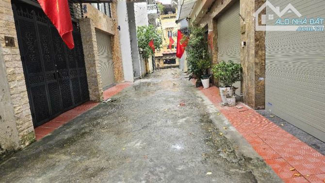 Bán nhà đẹp Nguyễn Sơn 35m2 – 6 tỷ ô tô vào nhà, ngõ thông tứ tung.