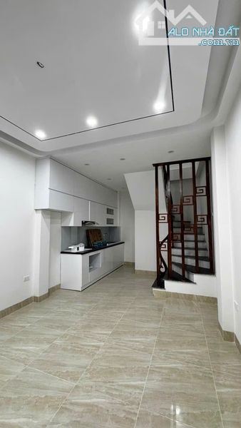 Hiếm! Bán Gấp Nhà Phố Ái Mộ, Hồng Tiến, Bồ Đề, 31m2, 5 Tầng, Phân Lô, Ô Tô, 6 Tỷ Hơn