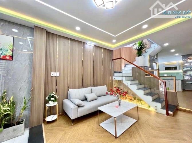 Bán nhà 3 tầng, 3Pn Lý Thái Tổ, Quận 10, gần mặt tiền, 42m2, mới ở ngay/cho thuê, 7.5 TỶ