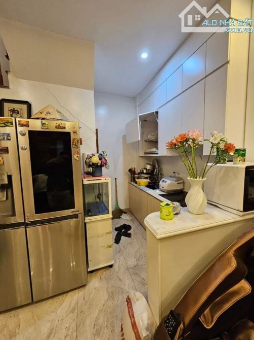 Bác Hương bán nhà Phố Cầu Giấy, DT: 66m2, Hai thoáng, Nội thất Xịn sò - 1