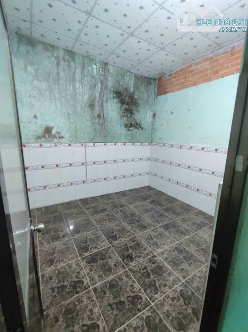 Cần Bán căn nhà 80m2 tại đường Nguyễn Thị Huê xã Bà Điểm, sổ sẵn, dân cư đông đúc,giá 1Ty1 - 1