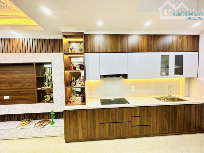 Hàng hiếm phố Hoàng Quốc Việt, 35m2, nhà phân lô vỉa hè, oto tránh, giá thương lượng - 1