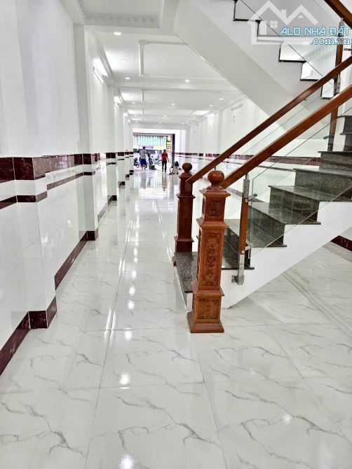 Bán Nhà Mặt Tiền Q12 - Sát Bên Metro- 160M2- 2 Tầng Chỉ Hơn 11 Tỷ. - 12