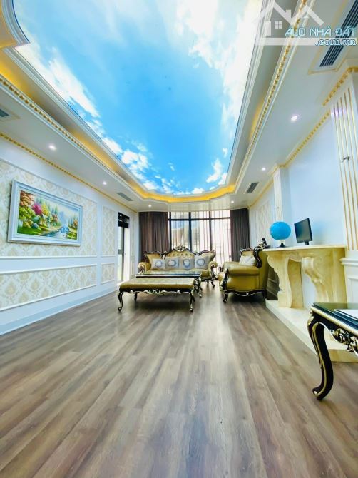 Biệt phủ Ngõ VIP Dịch Vọng, giao Thọ Tháp, sổ 268m2, có hầm, nội thất 20 tỷ. Giá 72 tỷ - 2