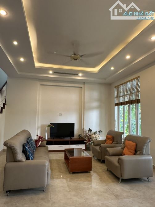 Cho thuê Villa cao cấp tại P.Thảo Điền, Q2 - Hồ bơi, sân vườn, full nội thất - 364m2 - 2