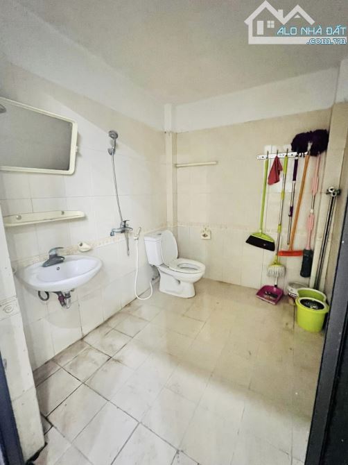Bán nhà Văn Cao Ba Đình. Sổ 38m, 5 tầng 3 ngủ, MT3m5 Giá 8 tỷ - 2